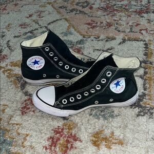 Converse women’s 8 black converse NO LACES!